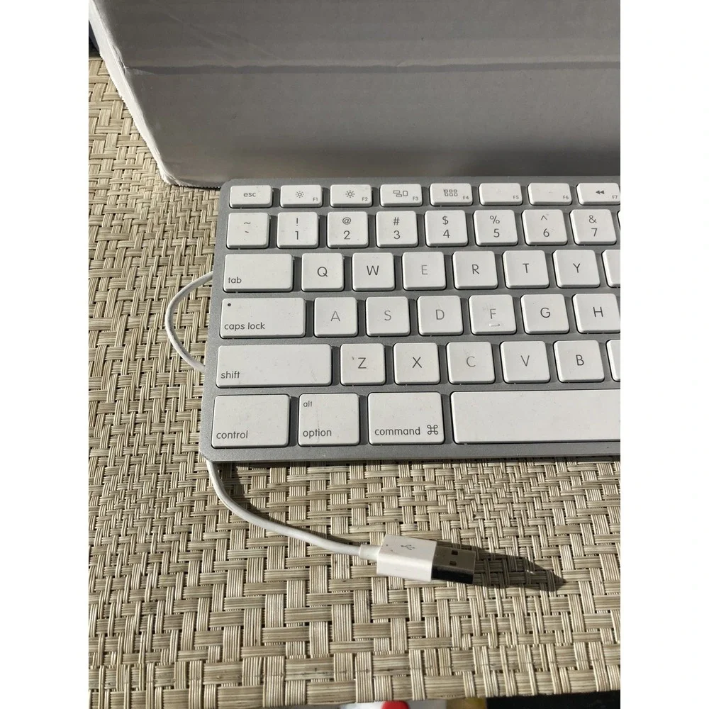 Genuine Apple Wired Keyboard with Numeric Keypad A1243 MB110LL/B Aluminum USB